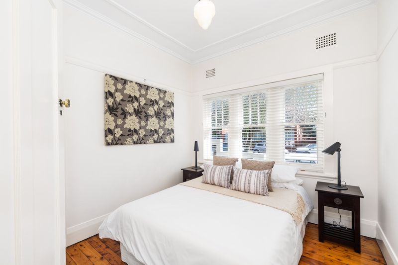 Lovely Art Deco Garden Apartment