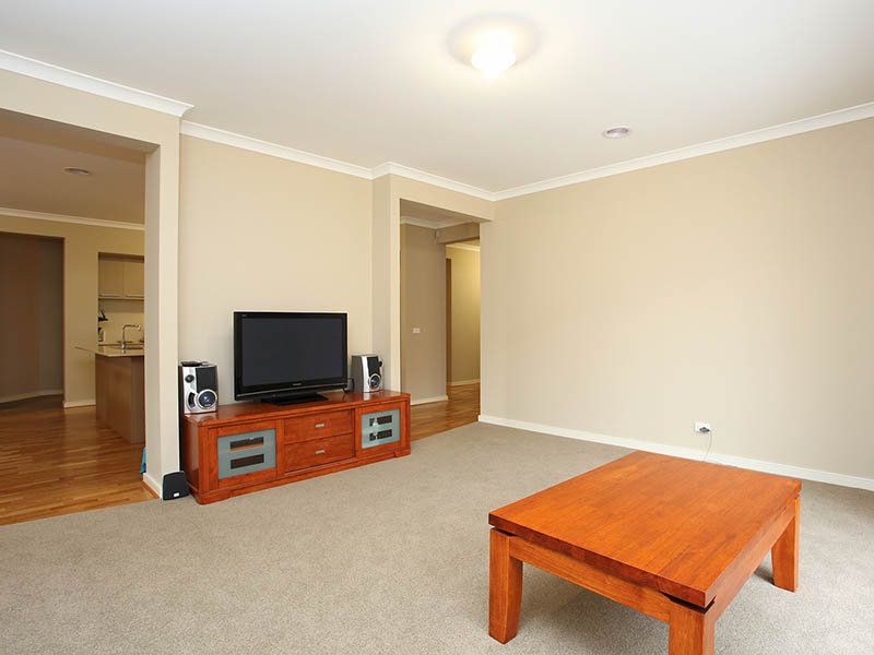 47 Clementson Drive, Caroline Springs - Thumbnail 6