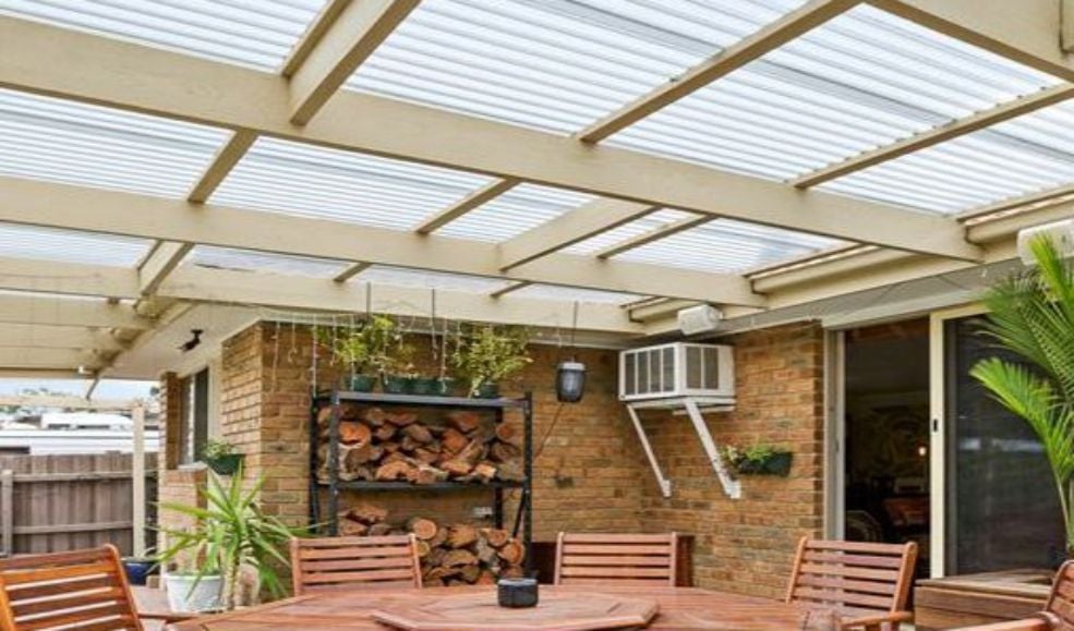 Stunning and Well Located (Pet Friendly)