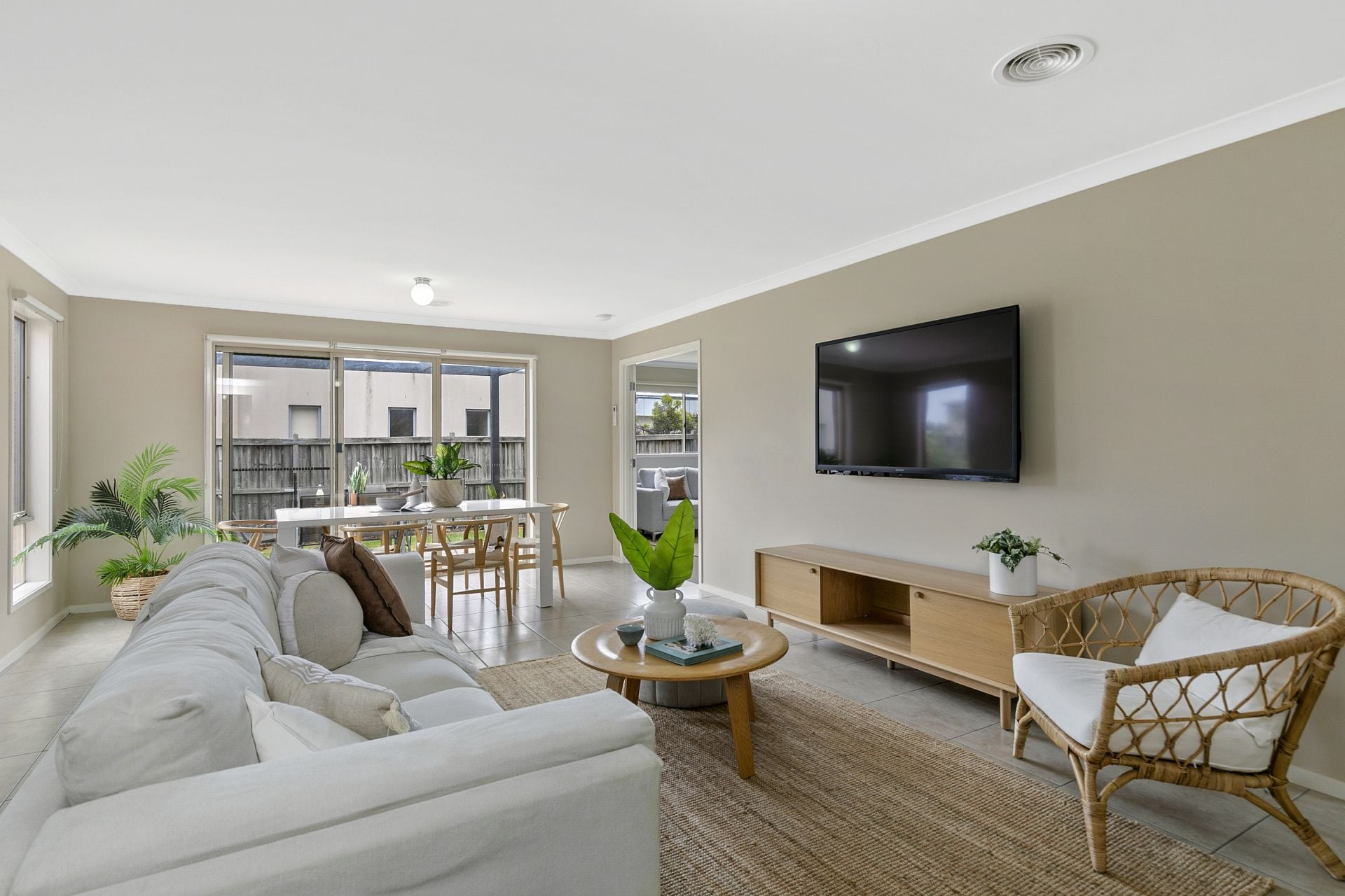 1 Centreside Drive, Torquay - Thumbnail 3