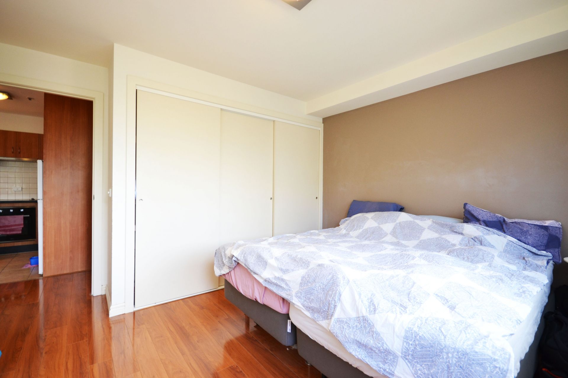 CUTE, COSY AND CONVENIENTLY LOCATED