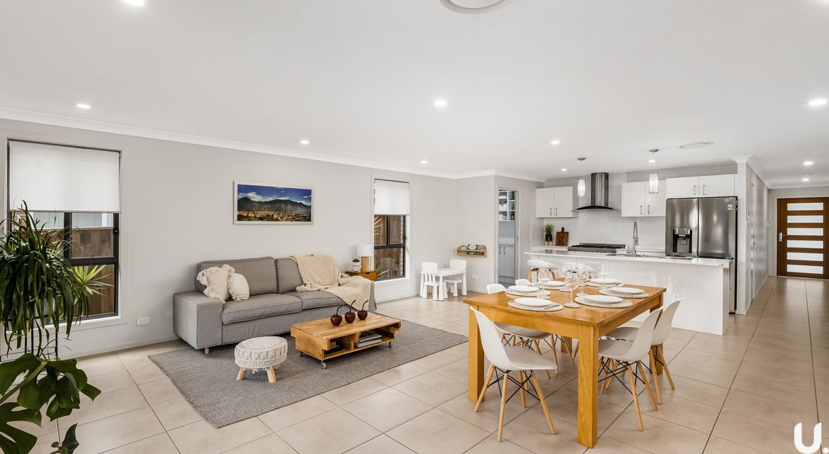 Colebee 61 Sugarloaf Crescent