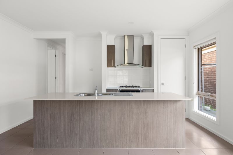 9 Atarhi Parade, Lalor
