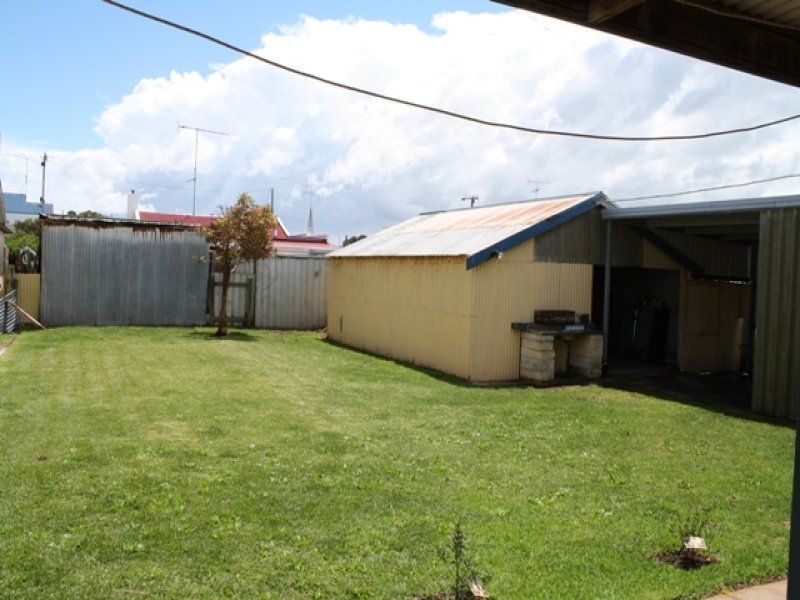 98 Meylin Street PORT MACDONNELL SA, Port Macdonnell - Thumbnail 2