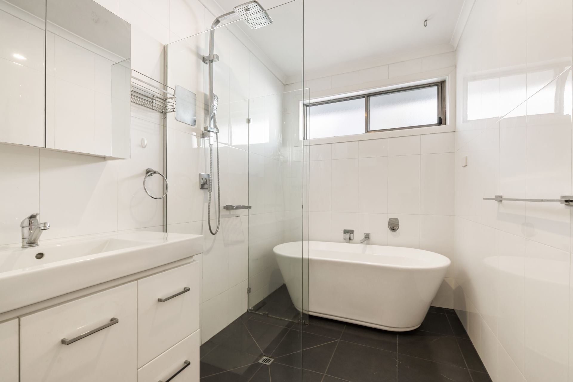 Stylish Unit with Expansive Courtyard Retreat