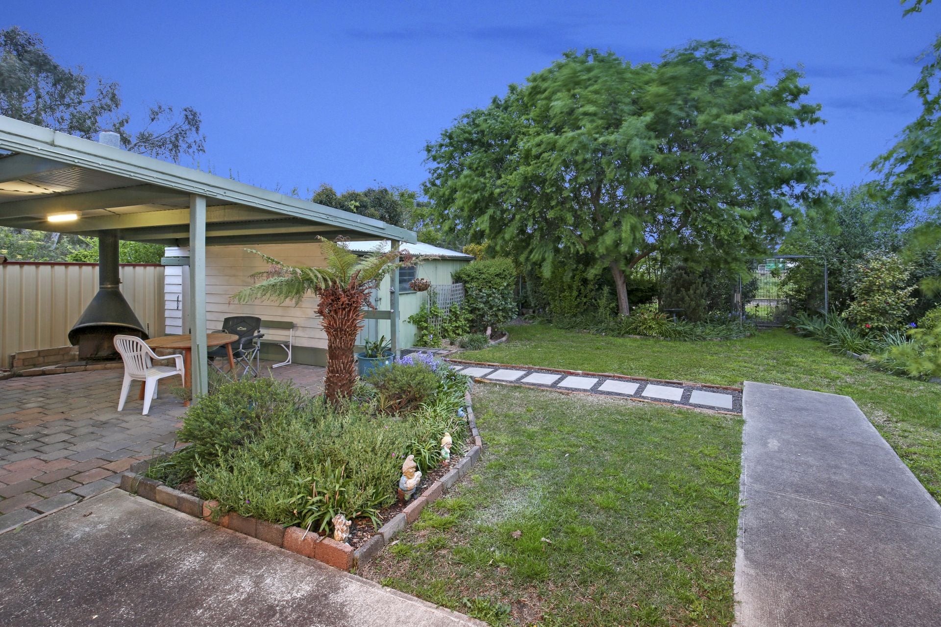 LOVELY RENOVATED FAMILY HOME IN A QUIET COURT