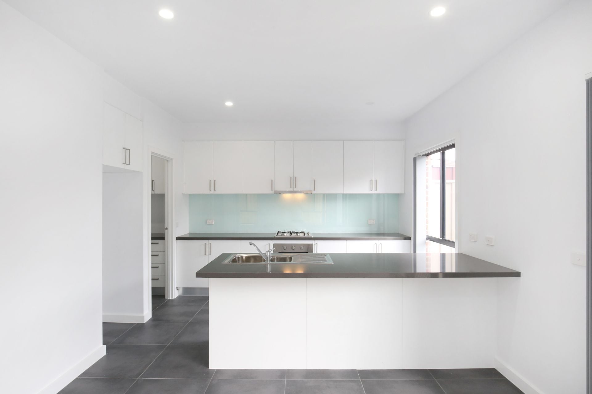 MODERN TOWNHOUSE