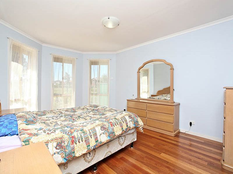 24 Wood Grove, Burnside - Thumbnail 4
