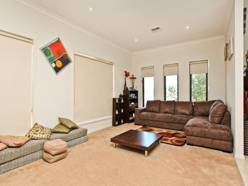 53 The Avenue, Caroline Springs - Thumbnail 5