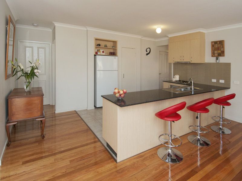 17 Songbird Crescent, SOUTH MORANG, South Morang - Thumbnail 6
