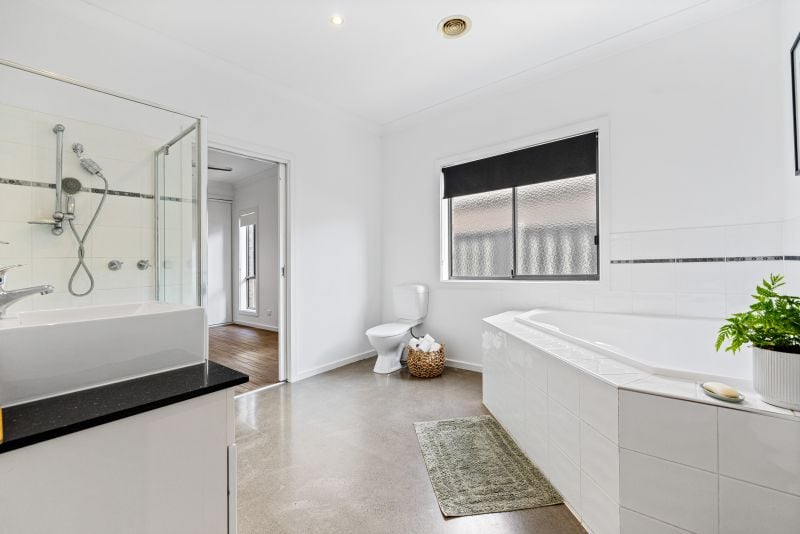 6 Streeton Avenue, Caroline Springs