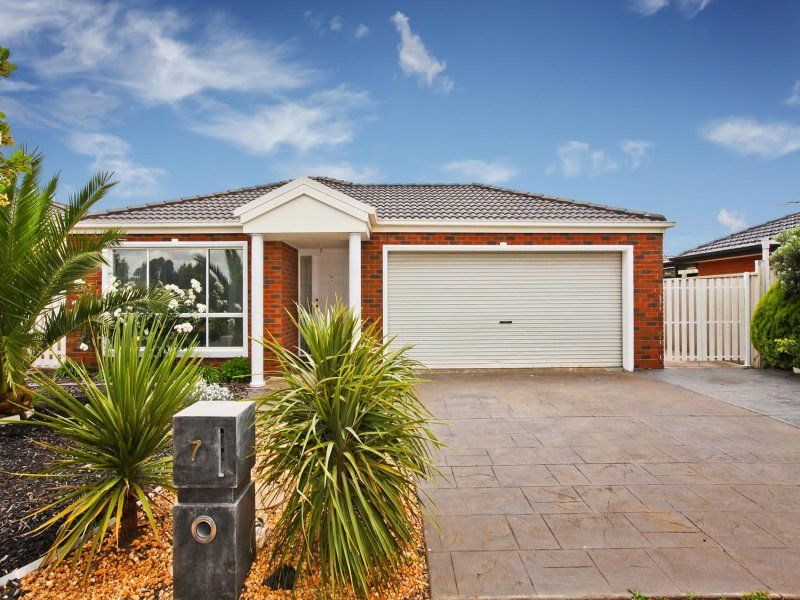 7 Emerald Court, Caroline Springs - Thumbnail 2