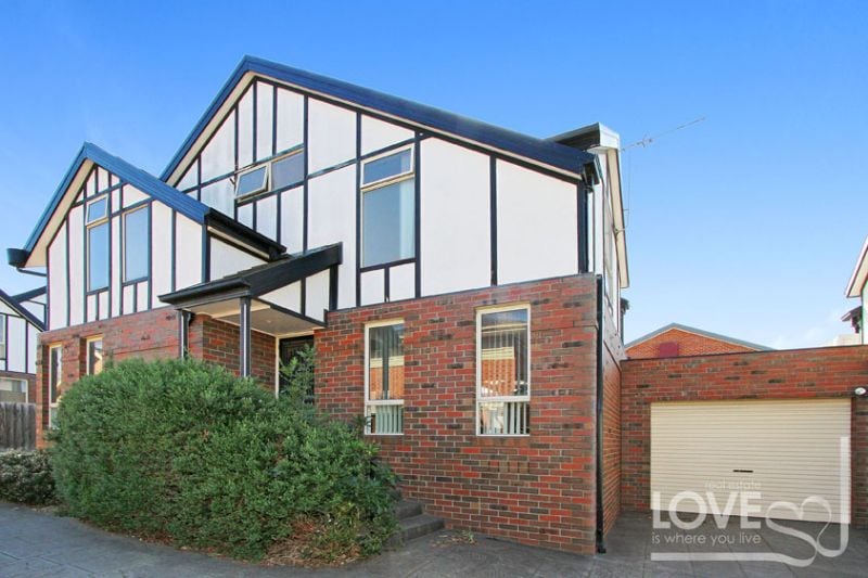 2/8 Jean Street, Reservoir