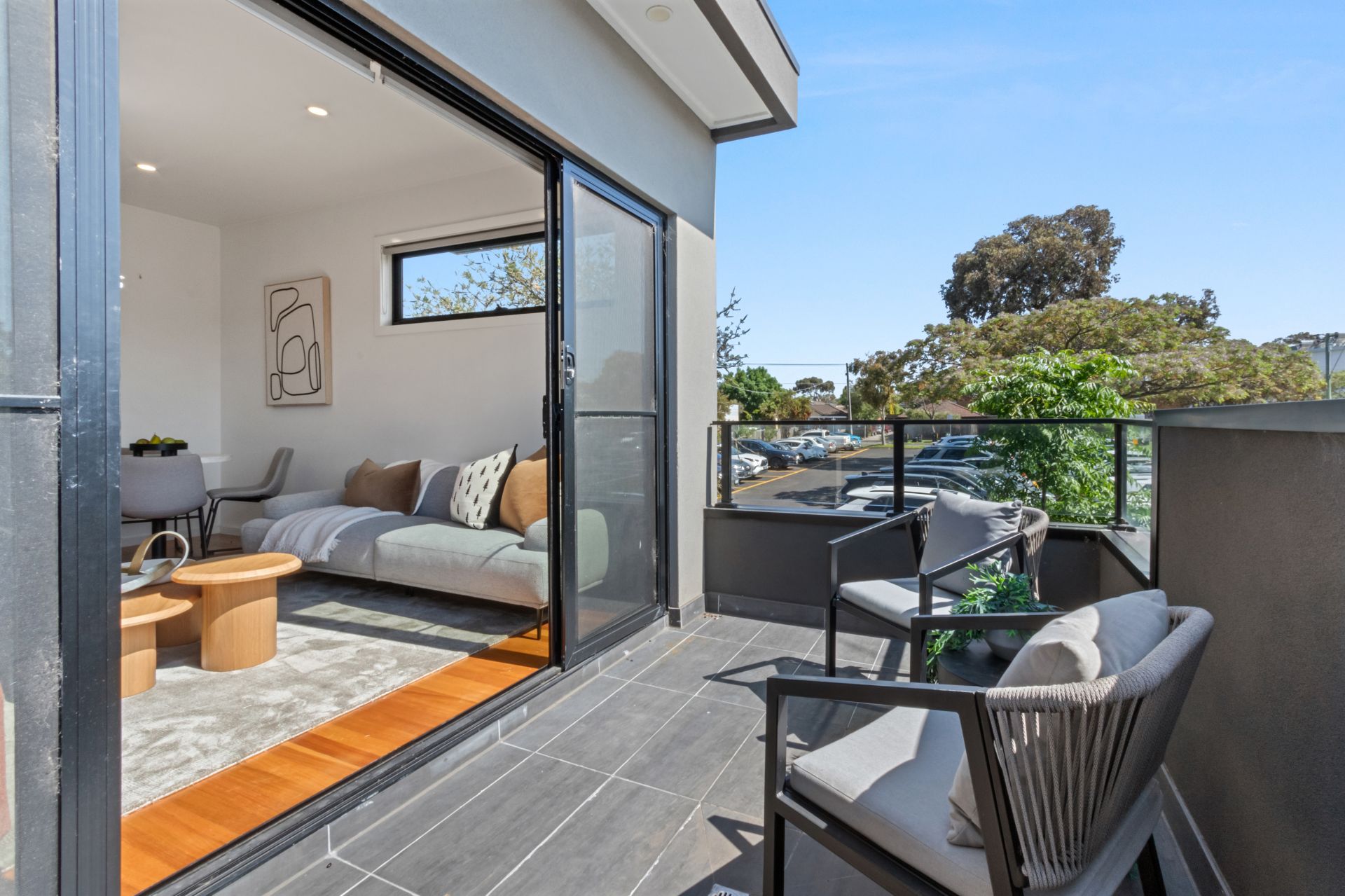 Contemporary Living In A Well-Connected Neighbourhood