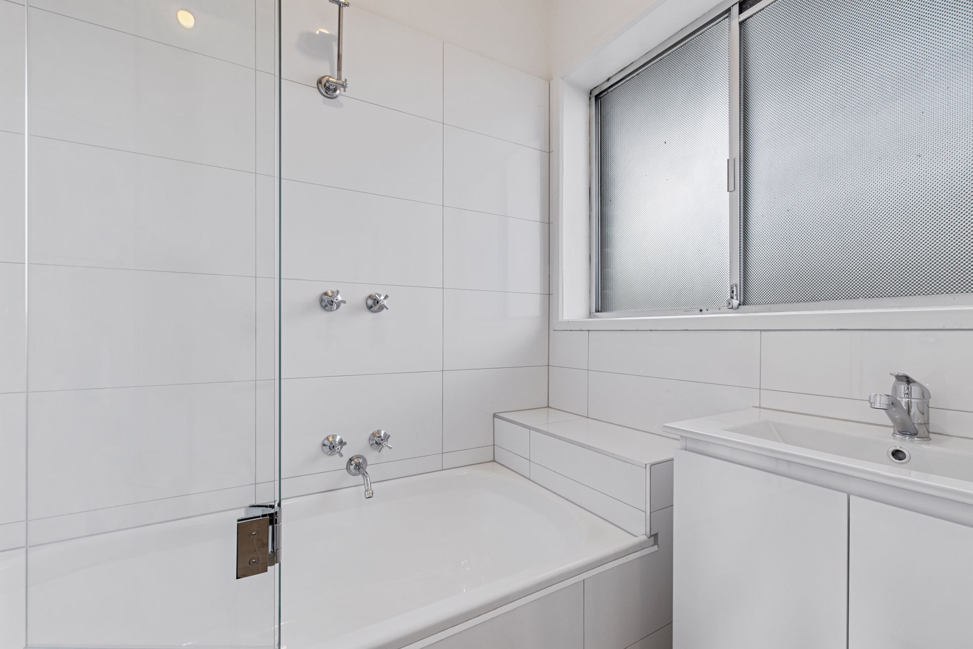 Stylish 2-Bedroom Unit in Prime Thomastown Location!