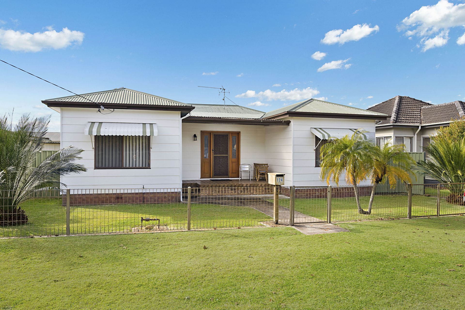 Treasured Home on Dual Access Block with R3 Zoning Close to Beach and Lake, To Beach And Lake - Thumbnail 5