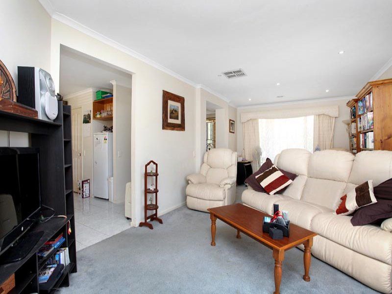 20 Blenheim Way, Caroline Springs - Thumbnail 5