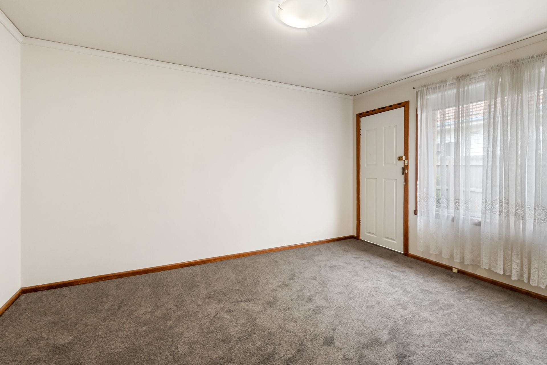 RENOVATED UNIT FOR LEASE!