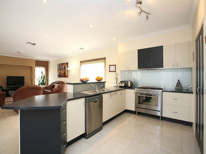 1 Tyrell Walk, Caroline Springs - Thumbnail 3