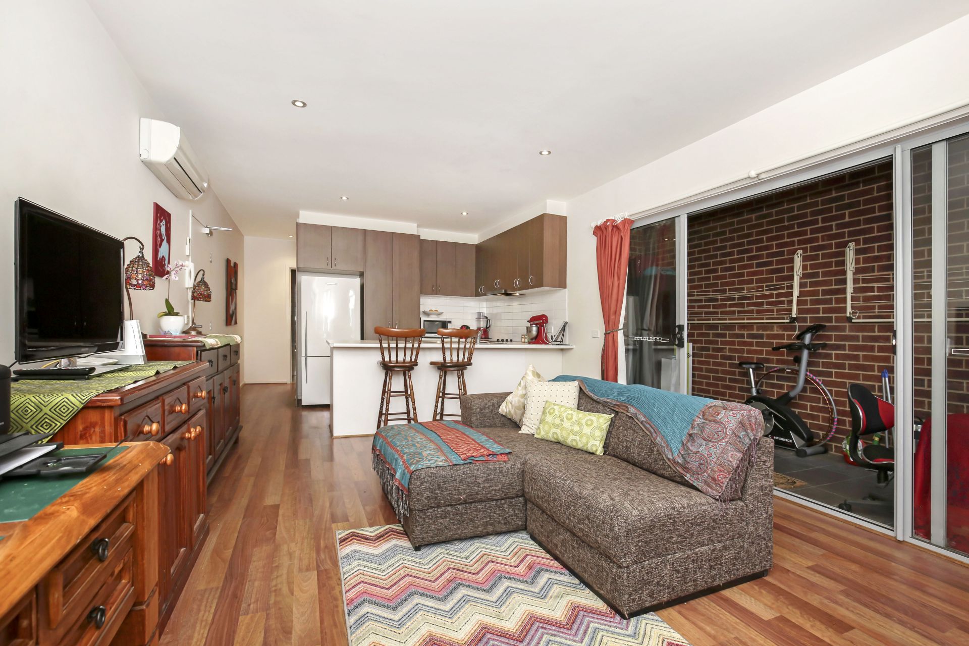 ATTRACTIVE LIVING!
