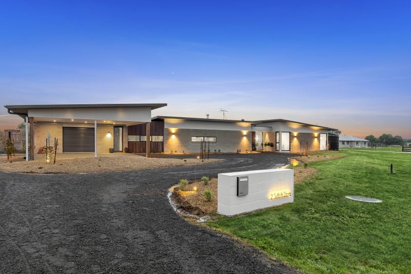 2 Suffolk Drive, Bellbrae, VIC, Bellbrae - Thumbnail 2