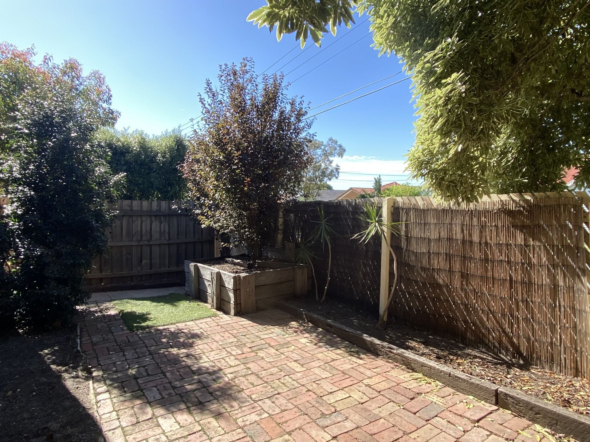 Refurbished Apartment With a Private Courtyard!