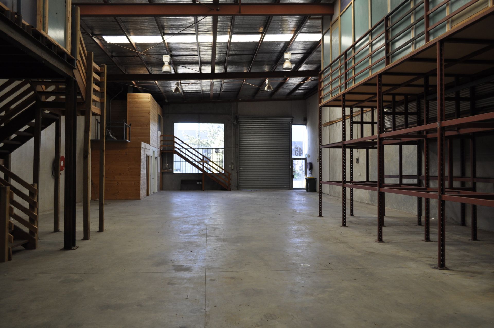 WELL-POSITIONED WAREHOUSE