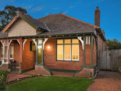 Federation semi of rare size and classic character