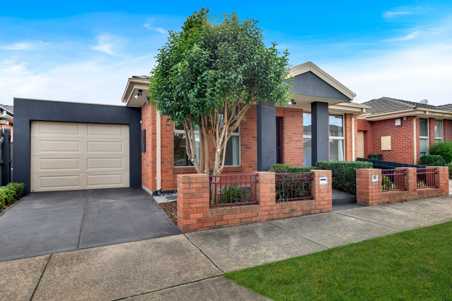 Beautifully Presented 2-Bedroom Home in Thomastown!