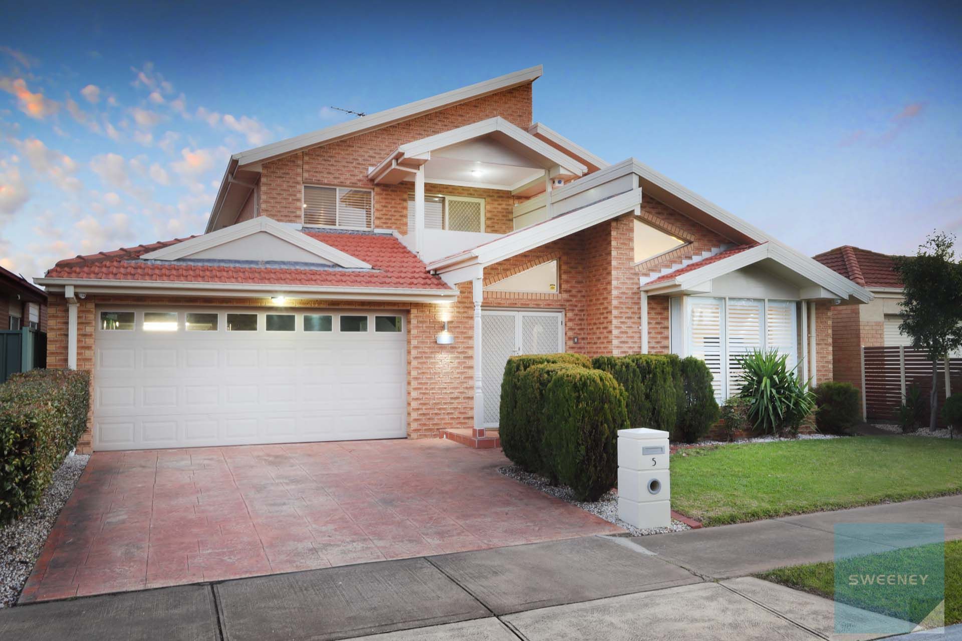 5 Malmsbury Place, CAROLINE SPRINGS Sweeney Estate Agents