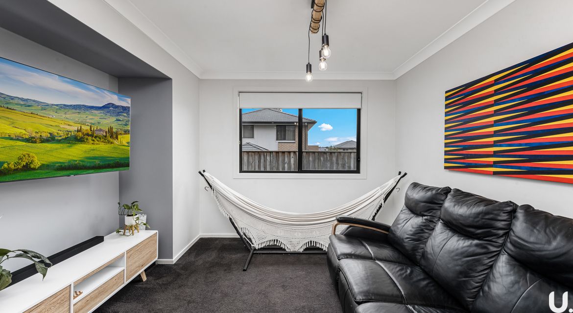 Colebee 61 Sugarloaf Crescent