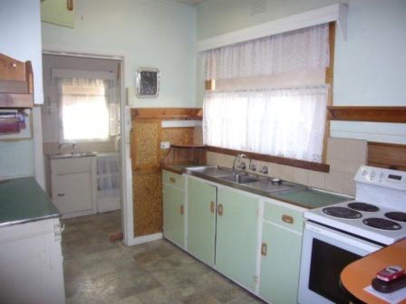 15 Viola Avenue, Brooklyn - Thumbnail 3