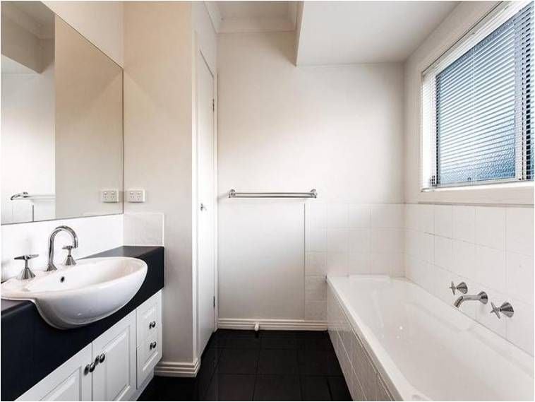 Stunning Townhouse in Viewbank College Zone