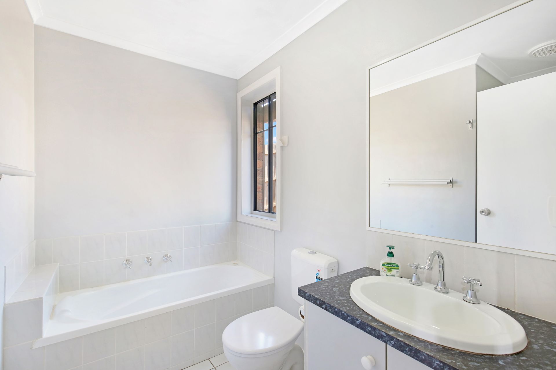 COSY 3 BEDROM DELIGHT!