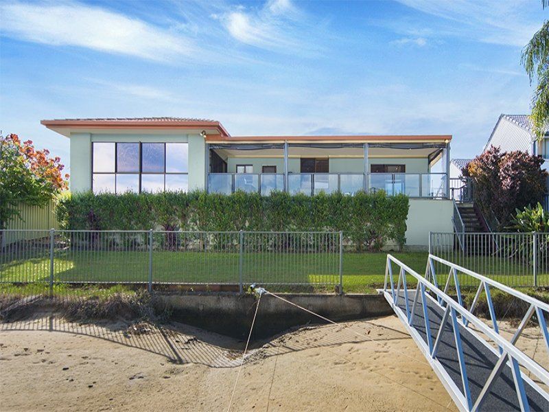 24 Namatjira Court, Broadbeach Waters - Image 1