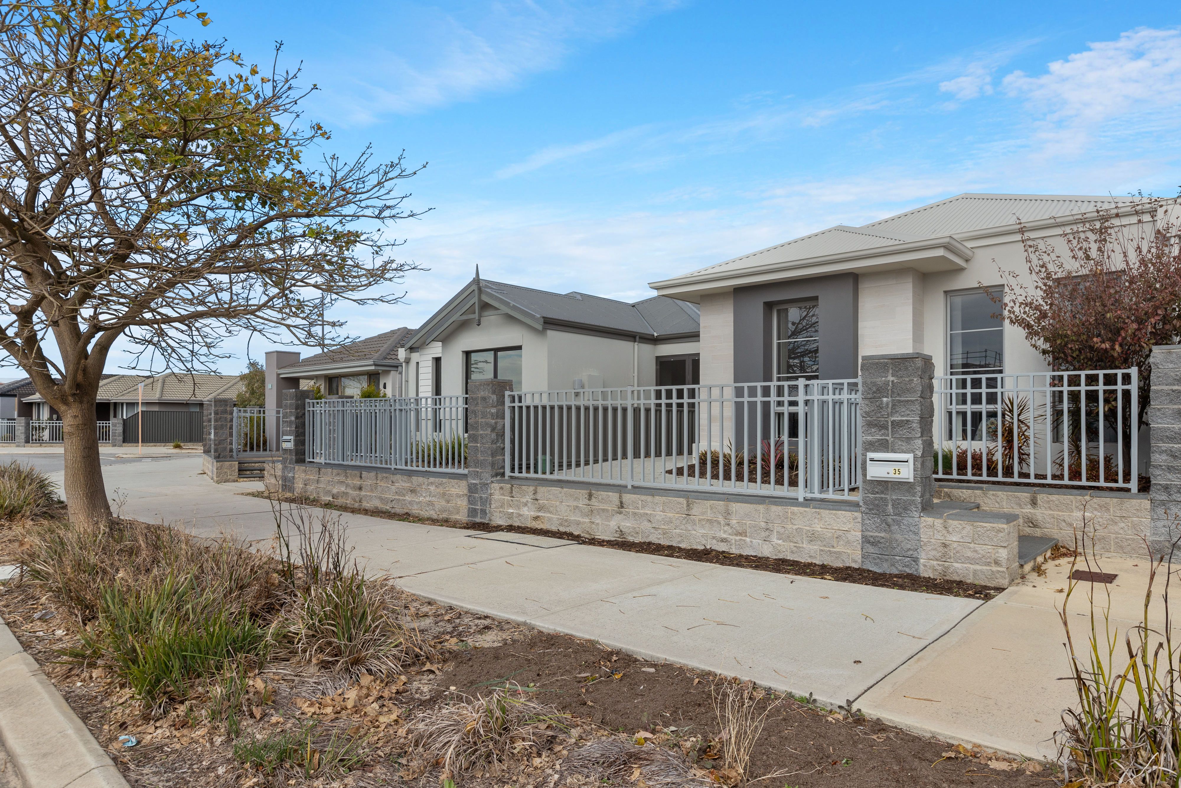 Real Estate For Sale 35 Gracefield Boulevard Harrisdale , WA