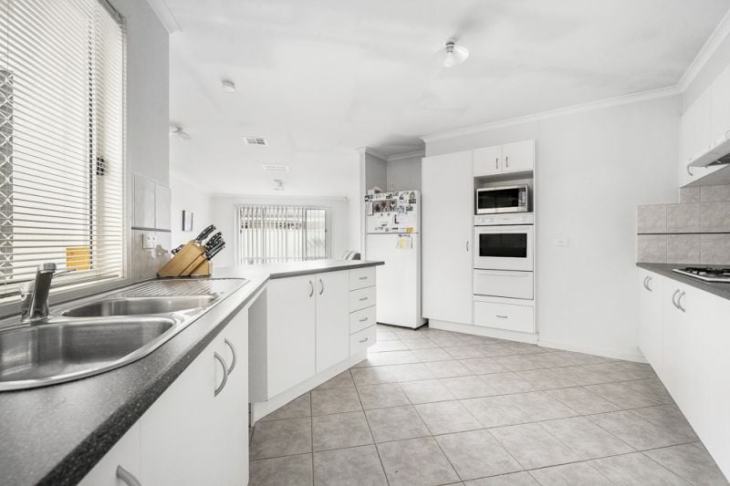 11 Squires Court, Caroline Springs - Thumbnail 4