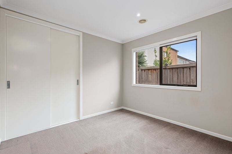 32 Knight Avenue, Point Cook