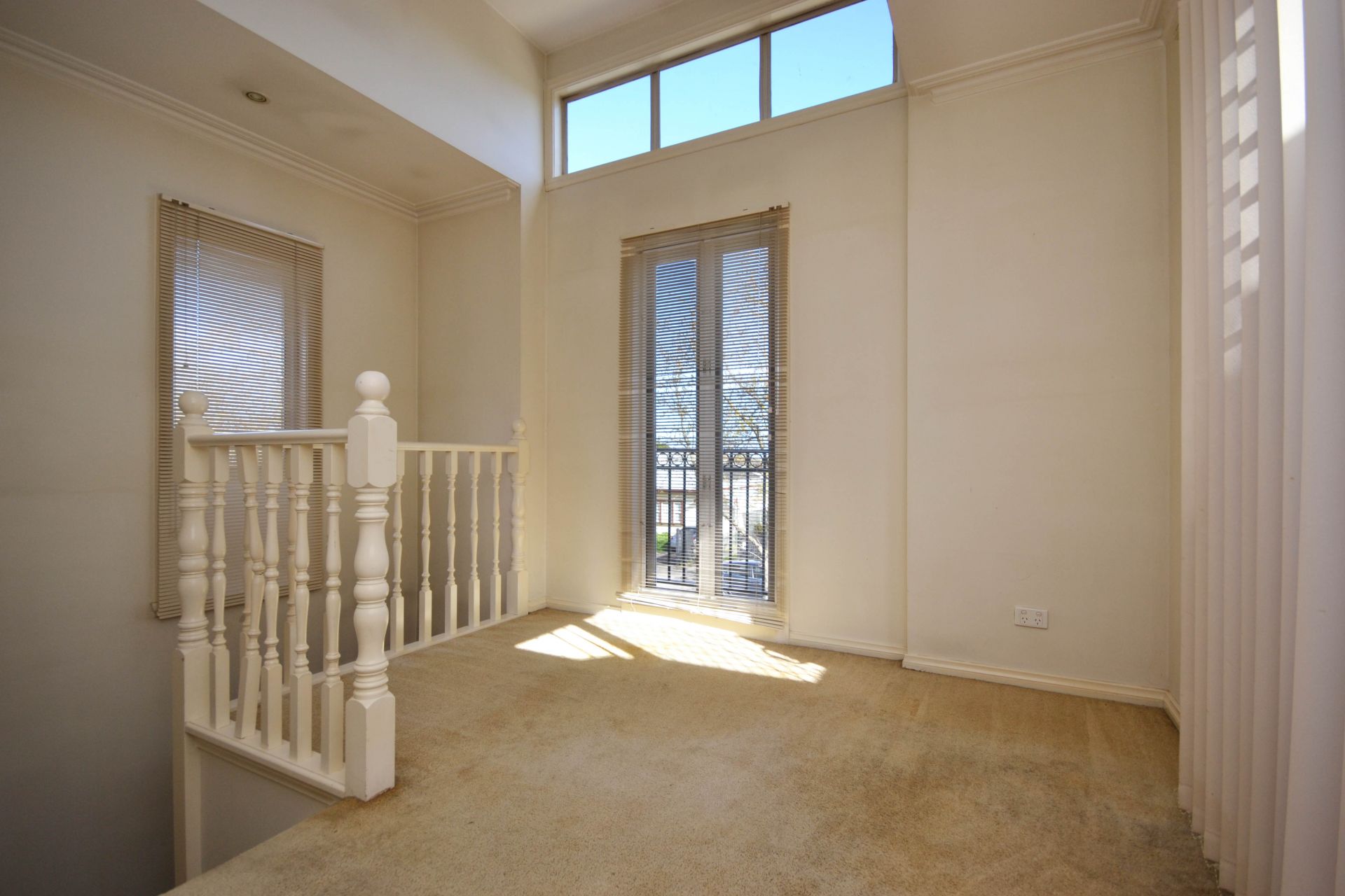 TOP TOWNHOUSE IN TRENDY THORNBURY