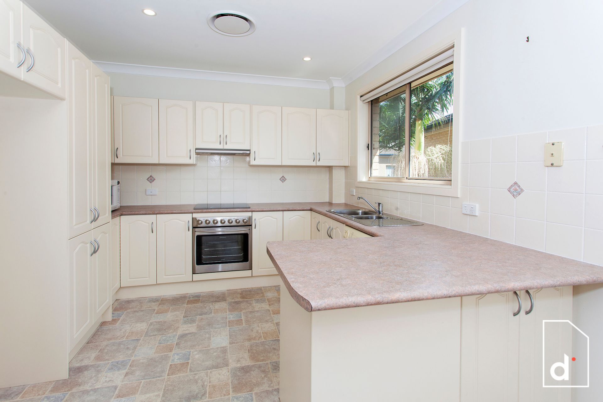 18/14 Raymond Road, Thirroul NSW