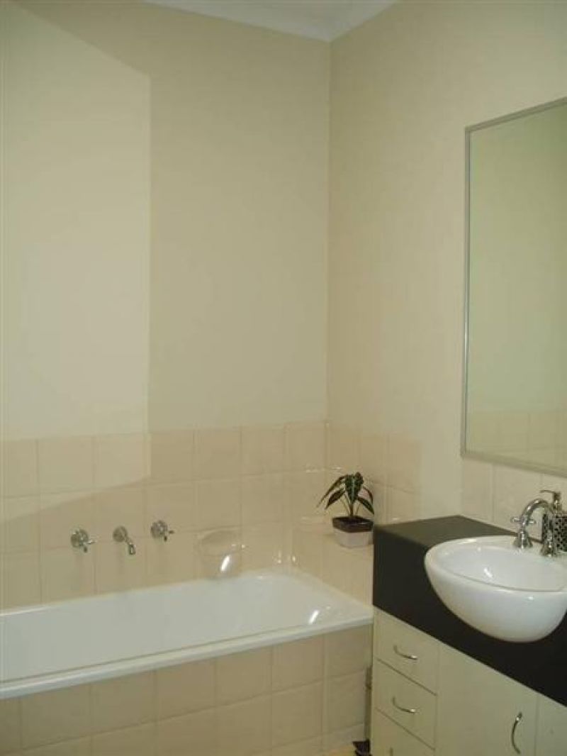 17 Goldsbrough Walk Kensington VIC, Kensington - Thumbnail 5