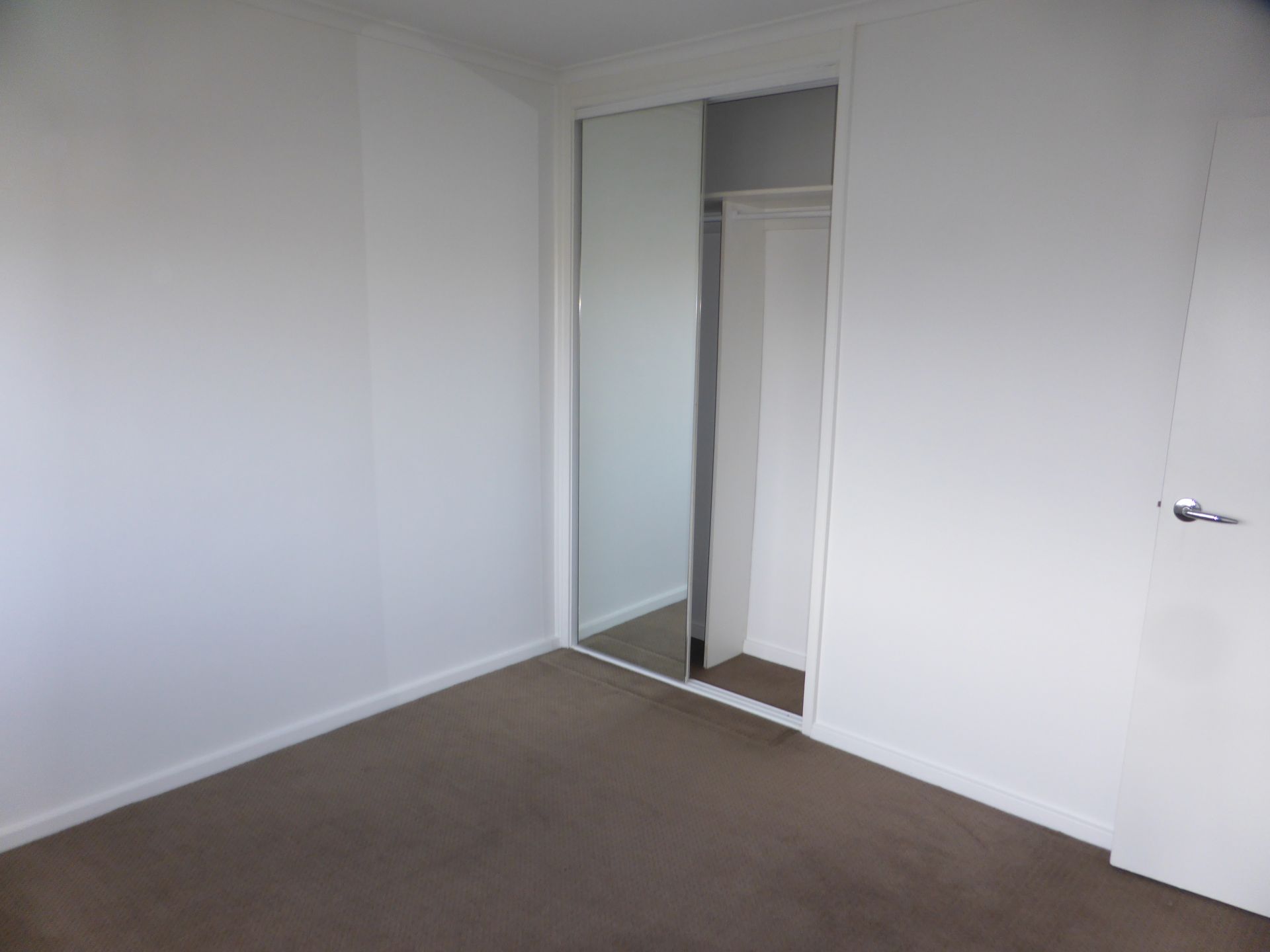 Light, Spacious & Modern 2 Bedroom Apartment in a Great Location