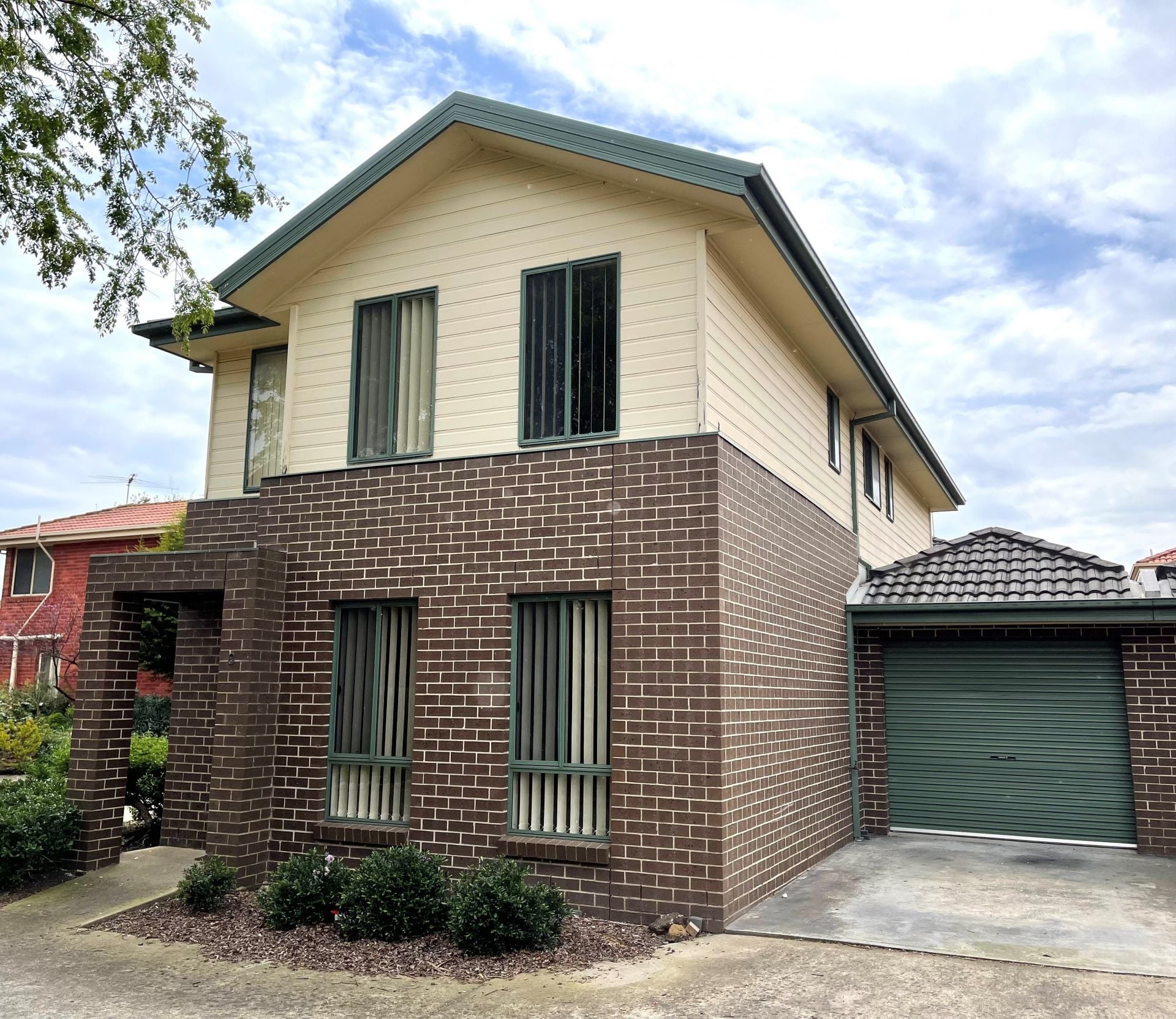 SPACIOUS TOWNHOUSE CLOSE TO EVERYTHING