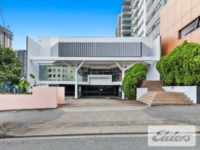 PLUG & PLAY SOUTH BRISBANE FITTED OFFICES!