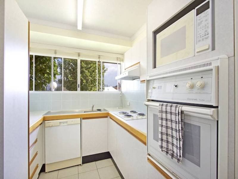 2/66 Marine Parade (Points North) COOLANGATTA QLD, (Points North) Coolangatta - Thumbnail 6
