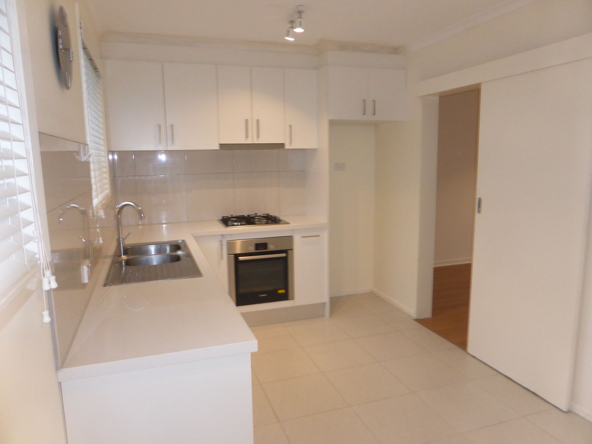 Refurbished Two Bedroom Apartment In Convenient Location
