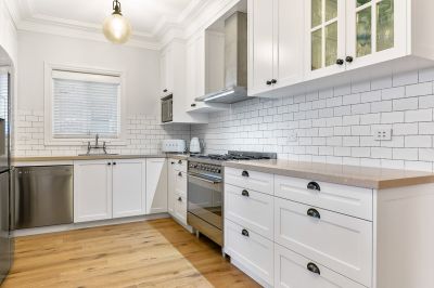 ELEGANT AND BEAUTIFULLY RENOVATED FAMILY HOME