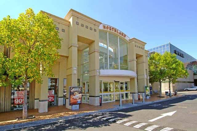Stylish One Bedroom Unit with Courtyard!