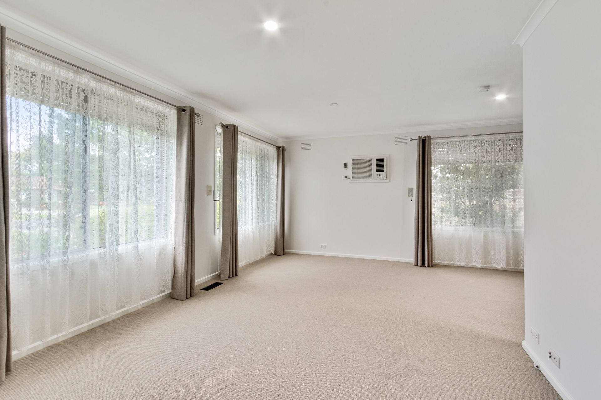 CENTRALLY LOCATED & PERFECTLY PRICED