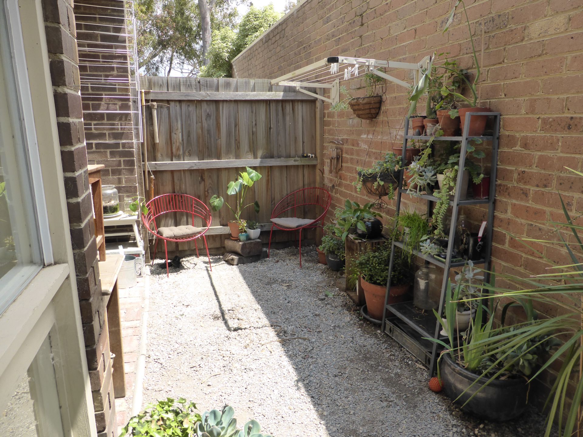 Opposite a reserve with your own private courtyard!